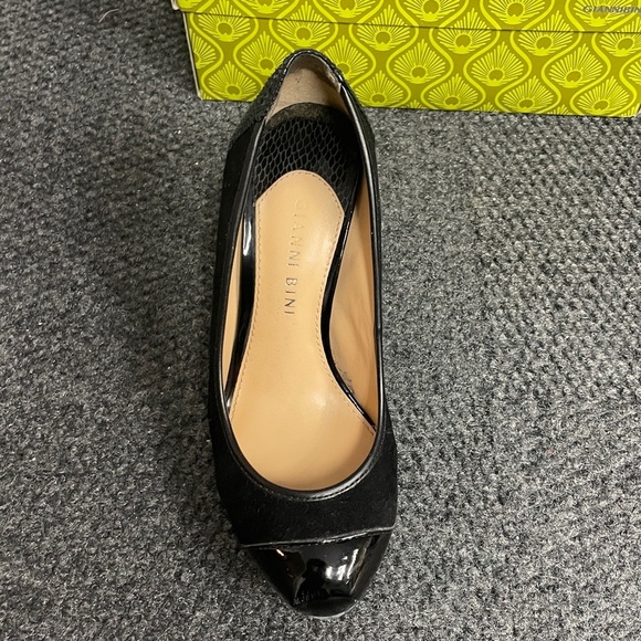 Gianni Bini Womens Black Suede Cap Toe Stiletto Heels Platforms Size 6 - Picture 3 of 7